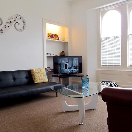 The Beatnik, Victorian Townhouse Apartment With Parking Plymouth Exterior photo